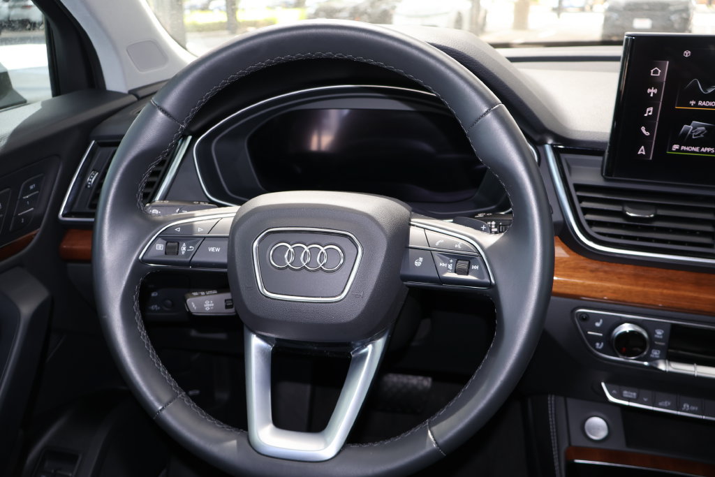 Used 2021 Audi Q5 e Premium Plus w/ Premium Plus Package AWD/4WD image 32