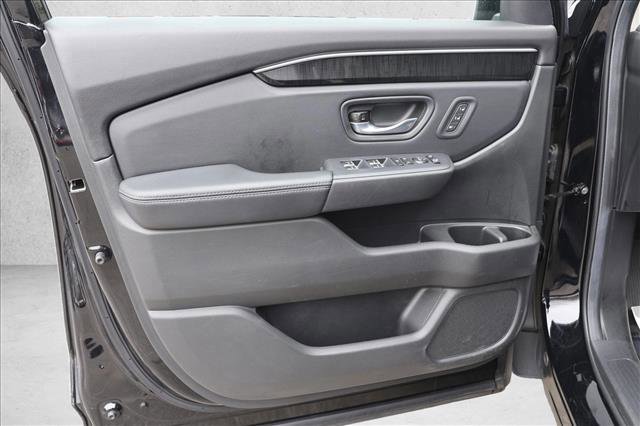 Used 2025 Honda Pilot Elite image 12