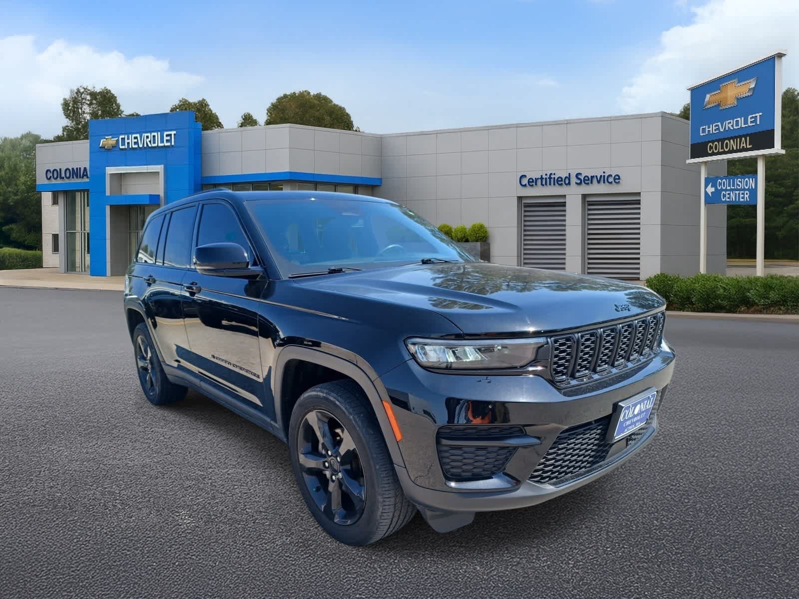 Used 2023 Jeep Grand Cherokee Altitude AWD/4WD image 2