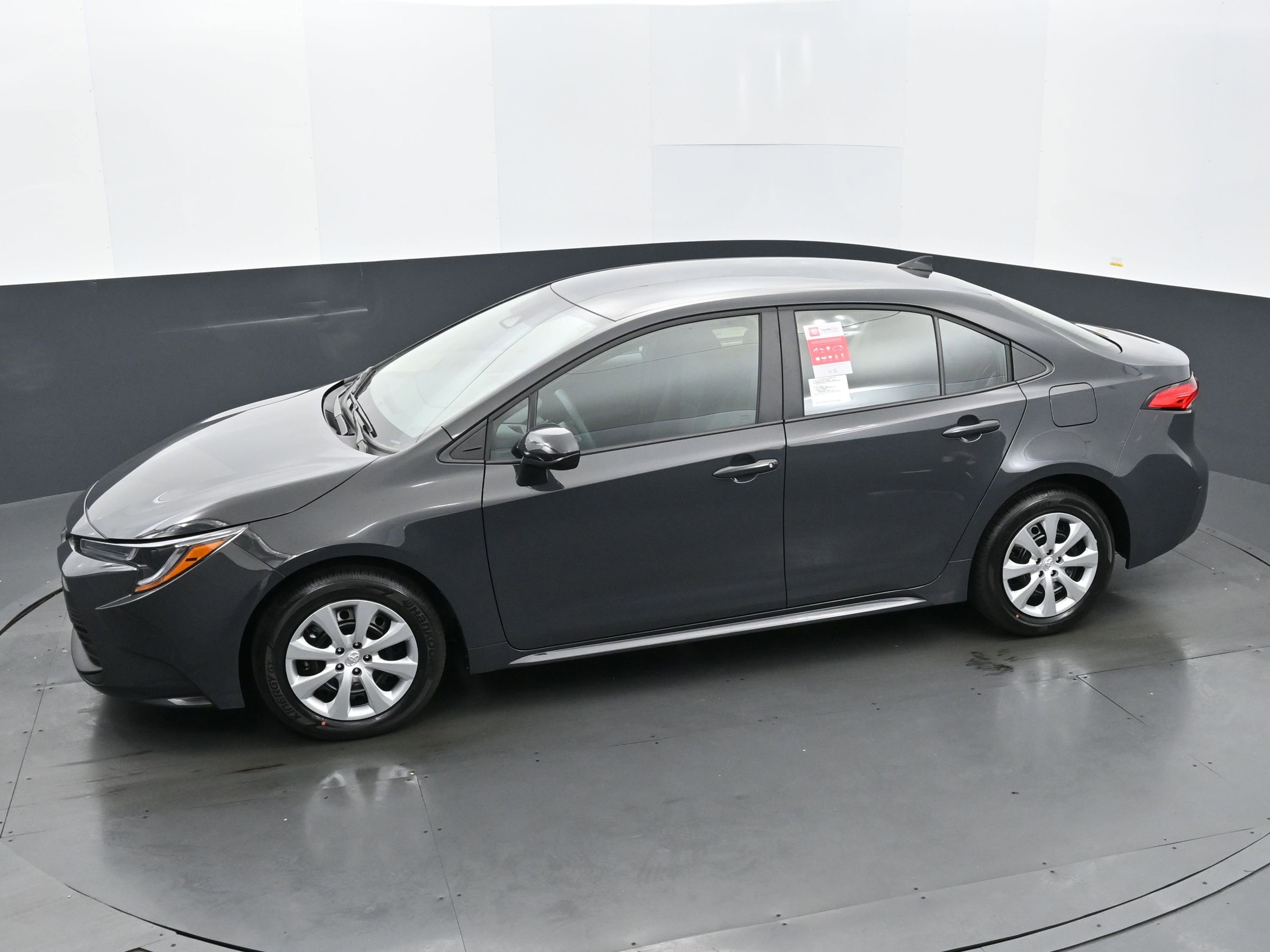 Used 2025 Toyota Corolla LE image 29