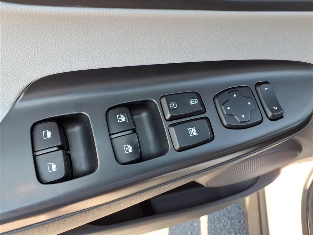 Used 2023 Hyundai Kona SEL AWD/4WD image 6