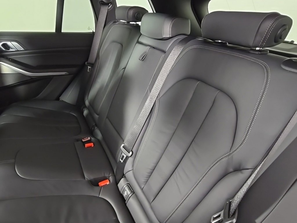 Used 2020 BMW X5 M50i w/ Premium Package image 17