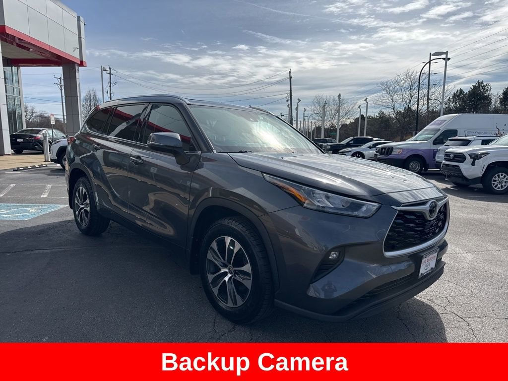 Used 2020 Toyota Highlander XLE image 9