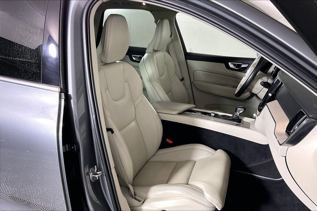 Used 2021 Volvo XC60 T5 Inscription w/ Climate Package AWD/4WD image 6