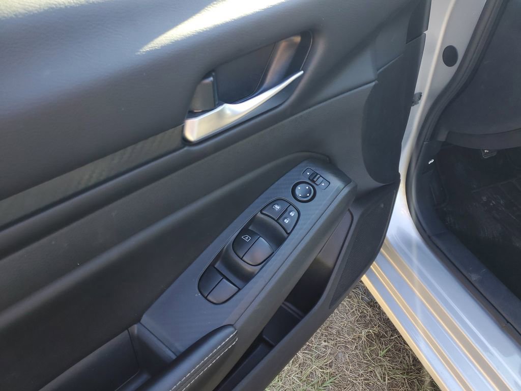 Used 2024 Nissan Altima 2.5 SV image 11