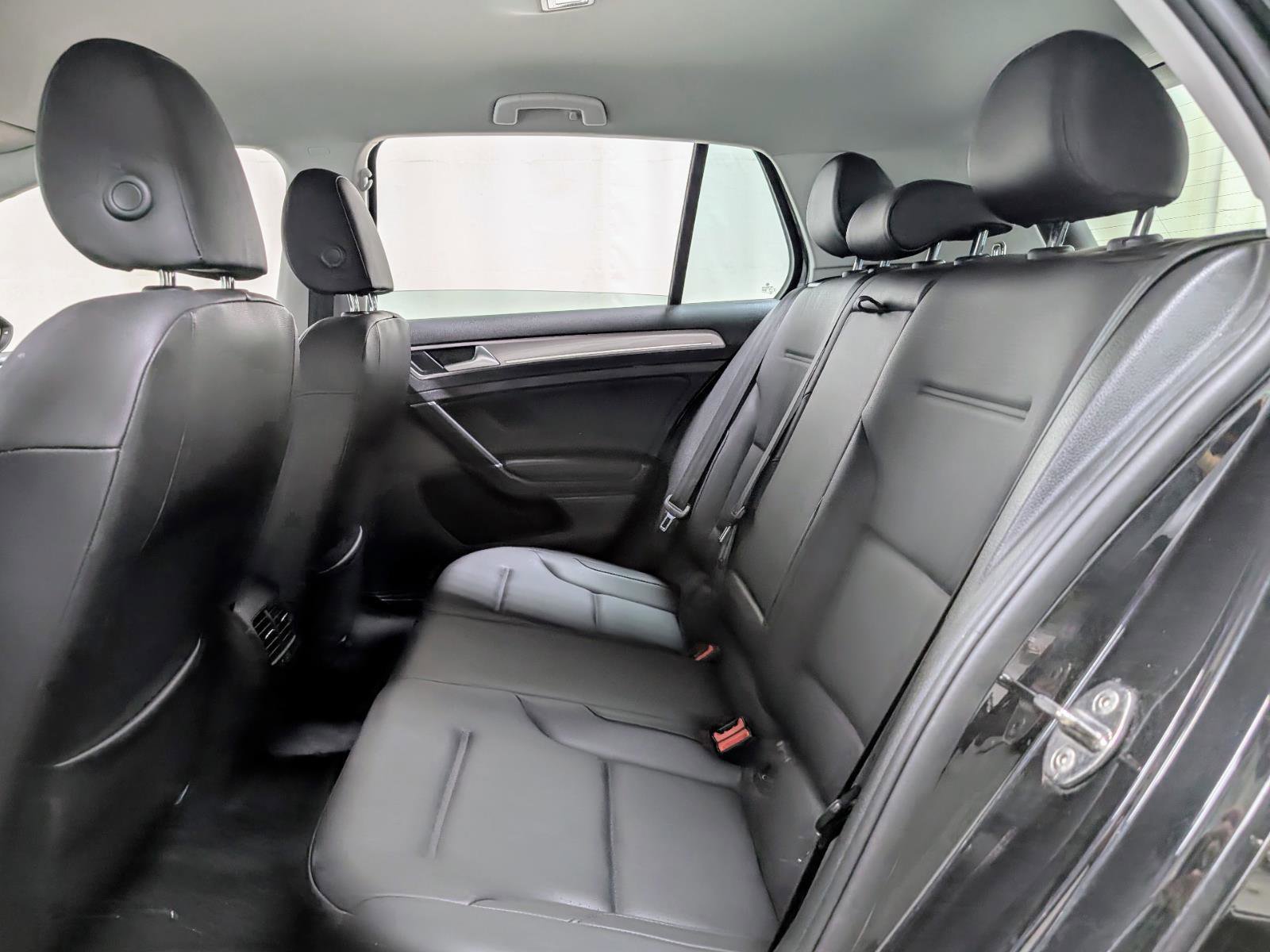 Used 2016 Volkswagen e-Golf SEL Premium w/ Driver Assistance Package FWD image 16