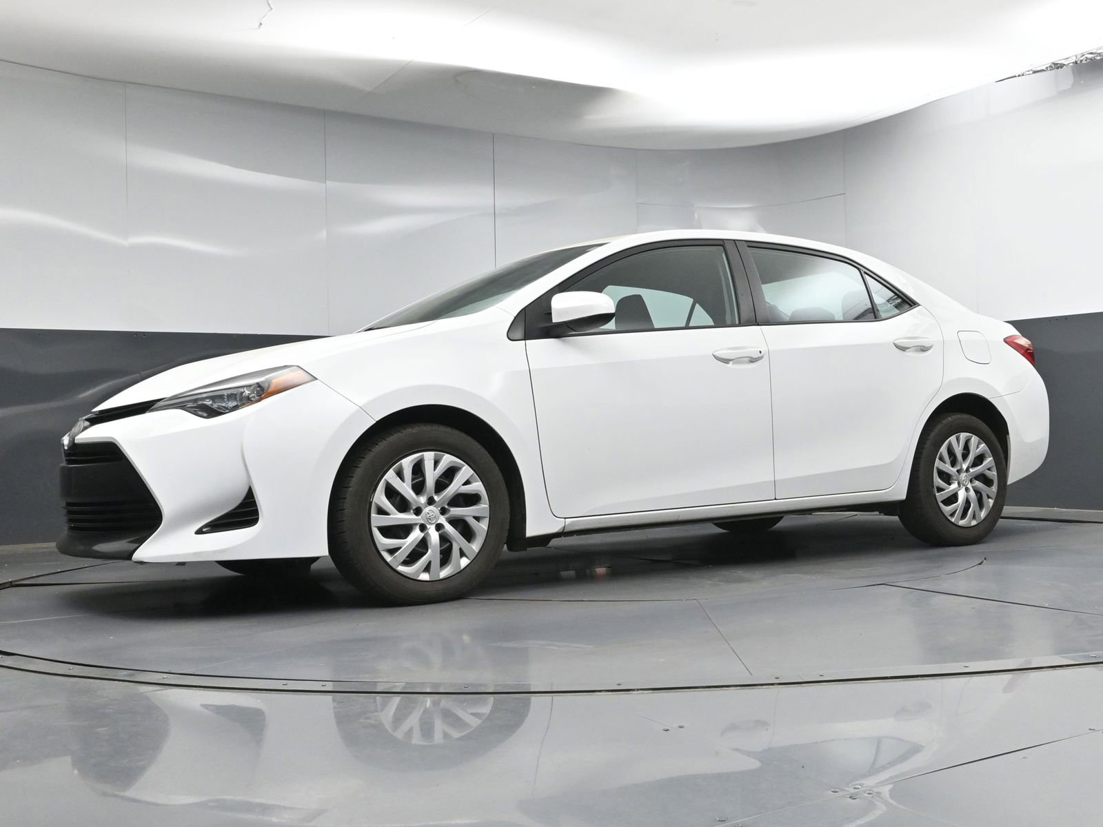 Used 2019 Toyota Corolla LE image 20
