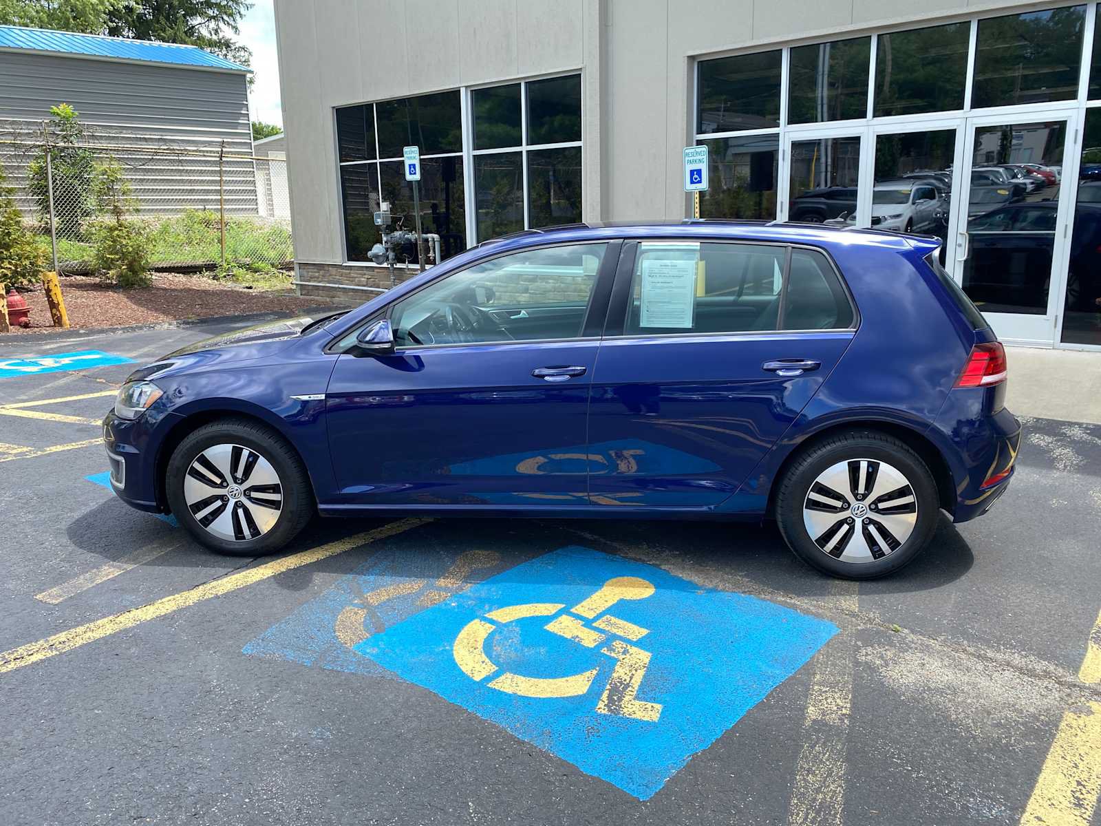 Used 2017 Volkswagen e-Golf SE FWD image 14