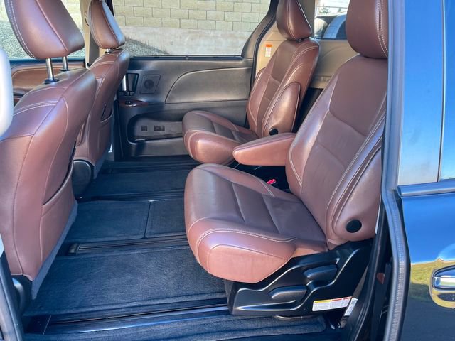 Used 2017 Toyota Sienna Limited Premium image 6