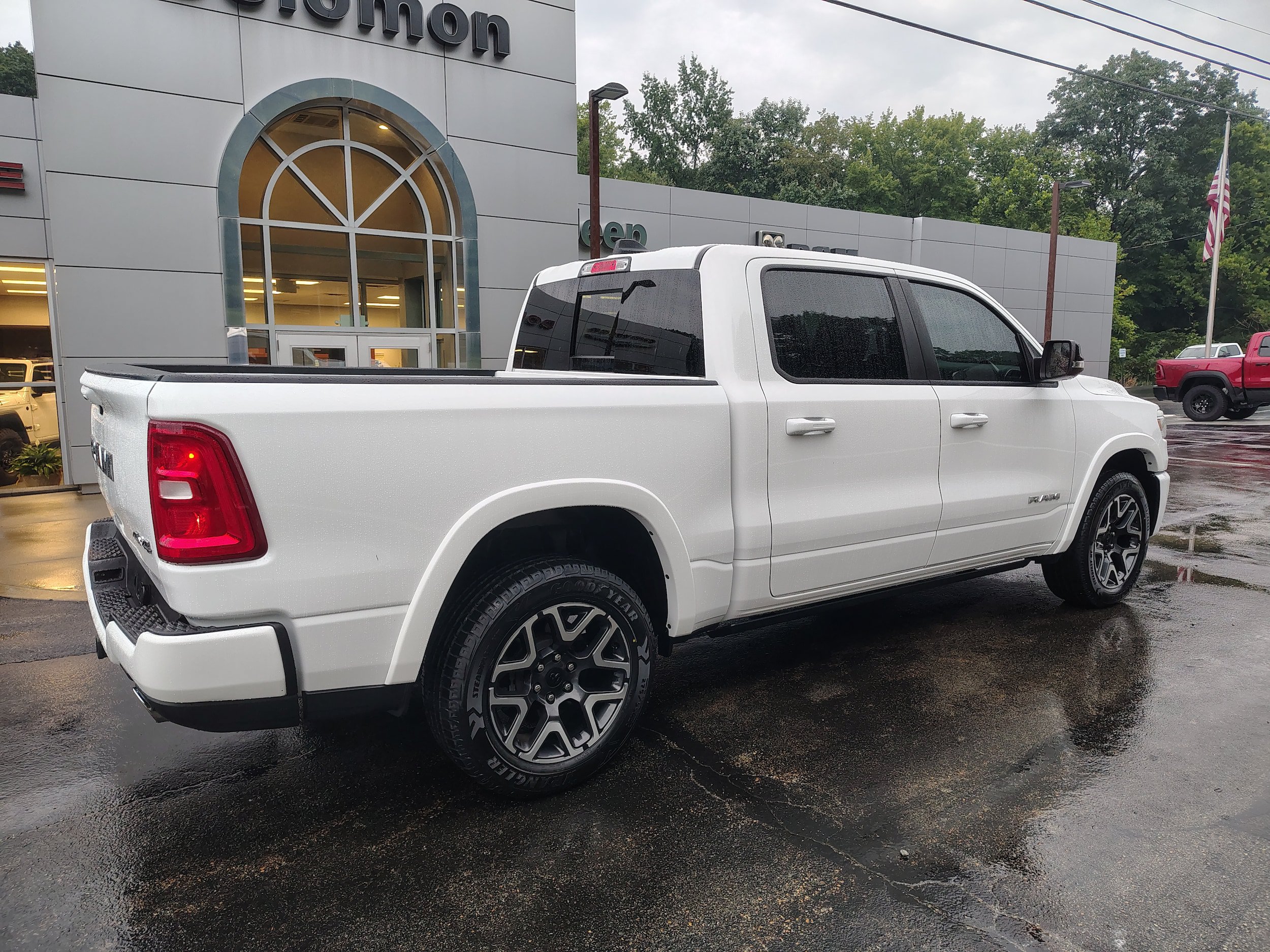 Used 2025 RAM 1500 Laramie AWD/4WD image 12