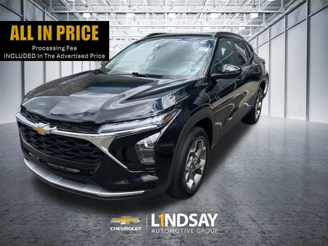 Used 2025 Chevrolet Trax LT FWD image 1