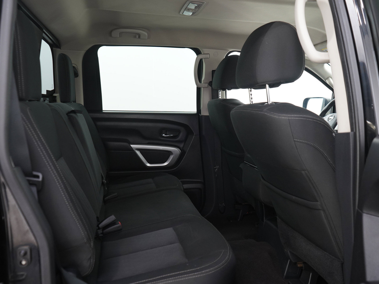 Used 2017 Nissan Titan SV AWD/4WD image 14