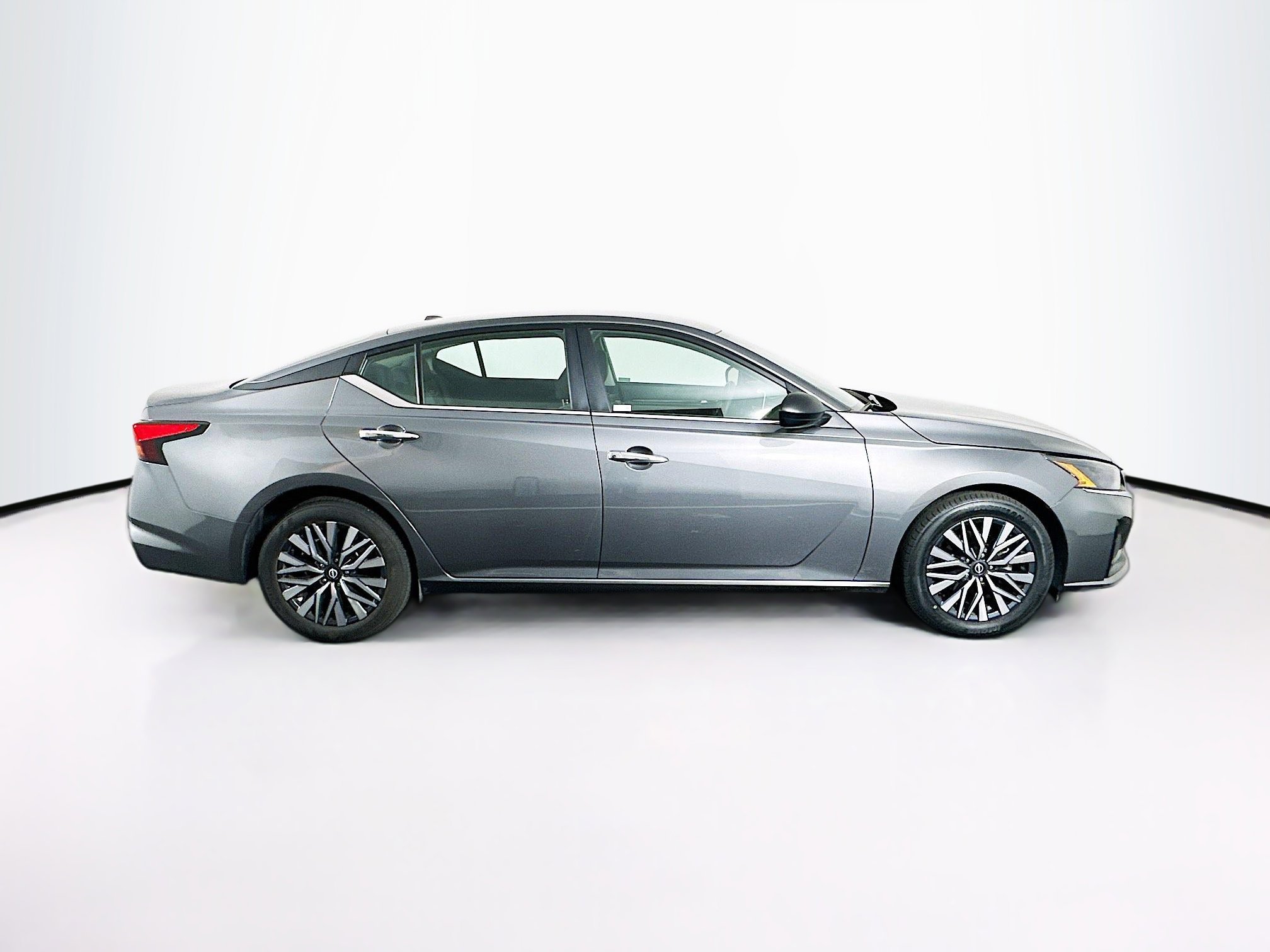 Used 2025 Nissan Altima 2.5 SV image 10