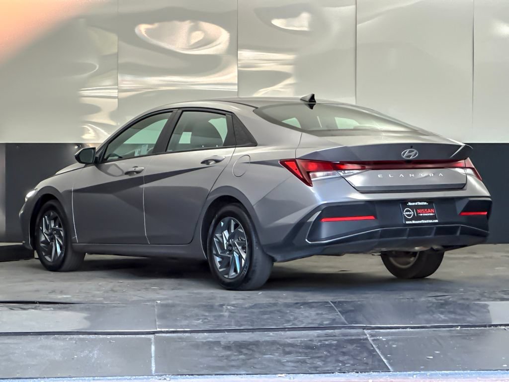 Used 2024 Hyundai Elantra SEL FWD image 5