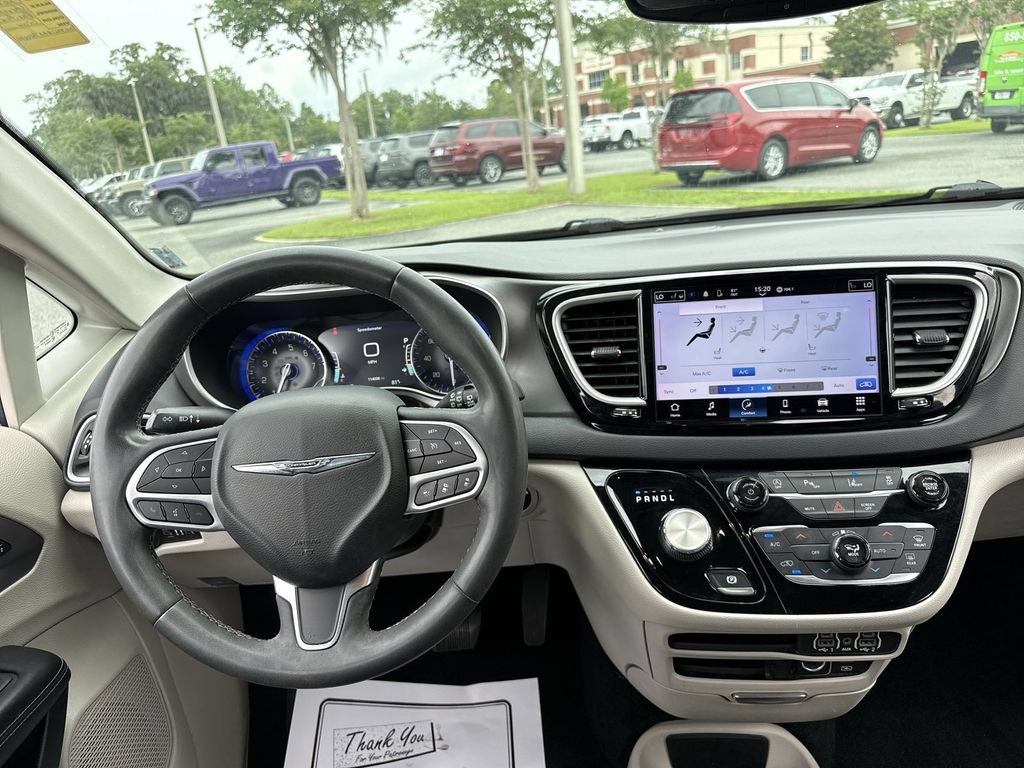 Used 2022 Chrysler Pacifica Touring-L FWD image 30