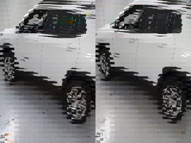 Certified 2024 Jeep Compass Latitude w/ Sun and Sound Group image 19