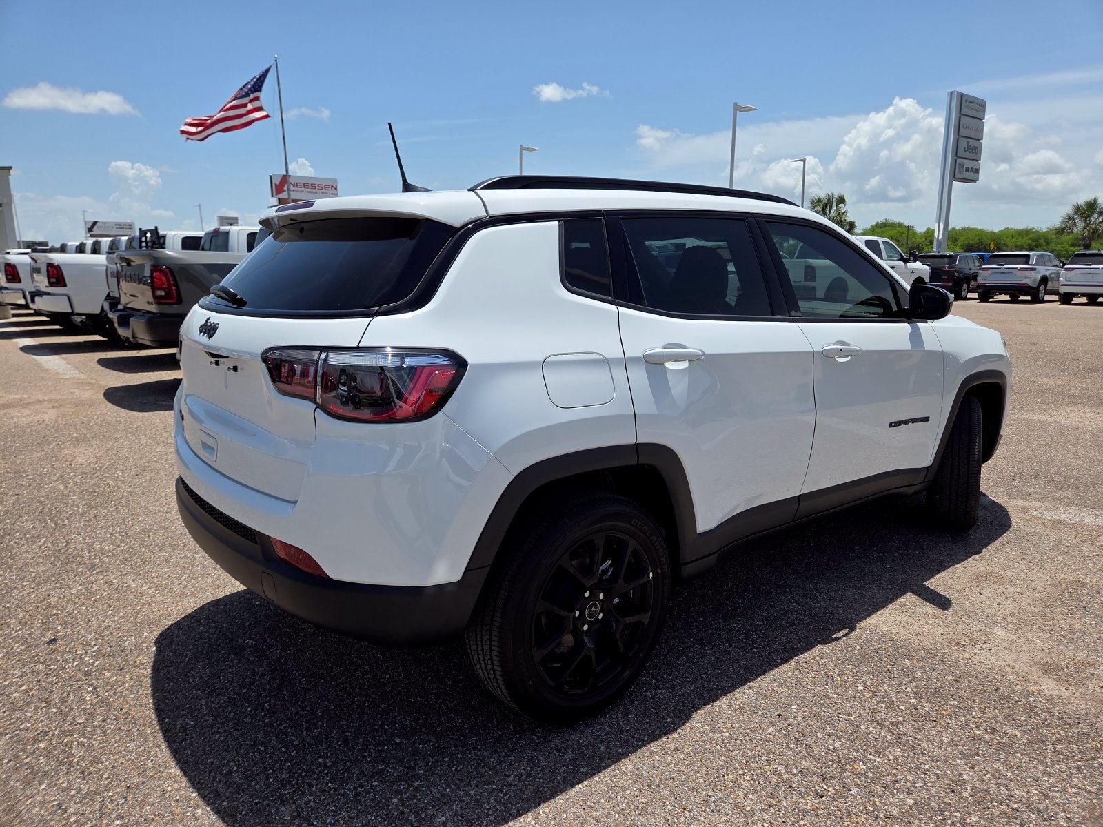 New 2026 Jeep Compass Latitude AWD/4WD image 7