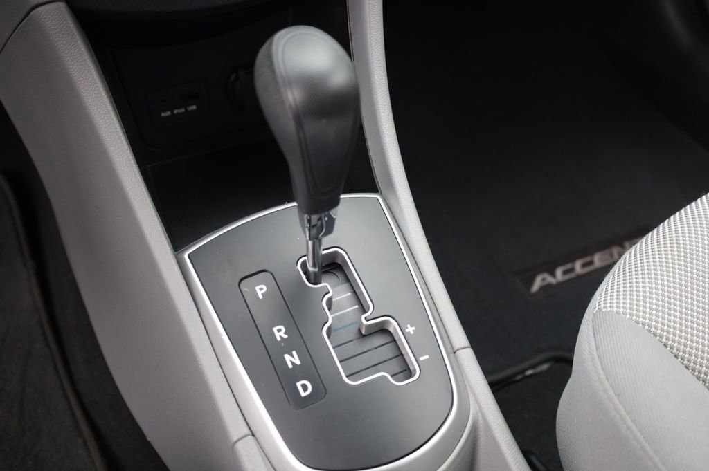 Used 2012 Hyundai Accent GS FWD image 10