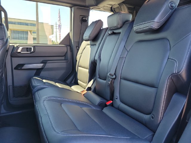 Used 2025 Ford Bronco Badlands AWD/4WD image 14