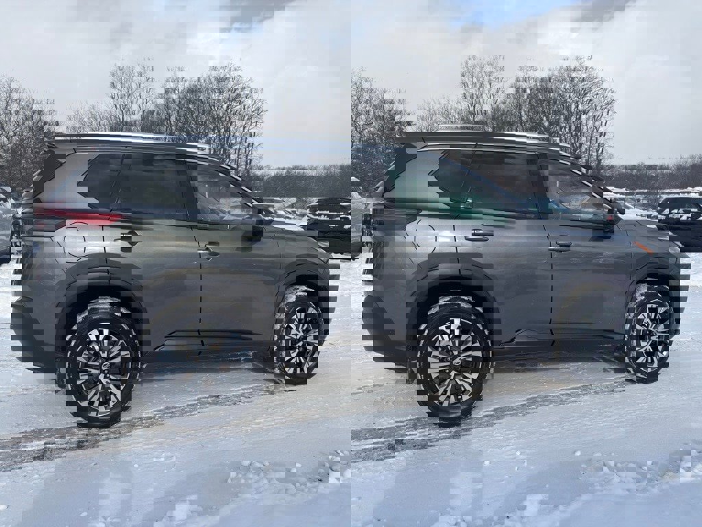 Used 2021 Nissan Rogue SV w/ Premium Package image 8