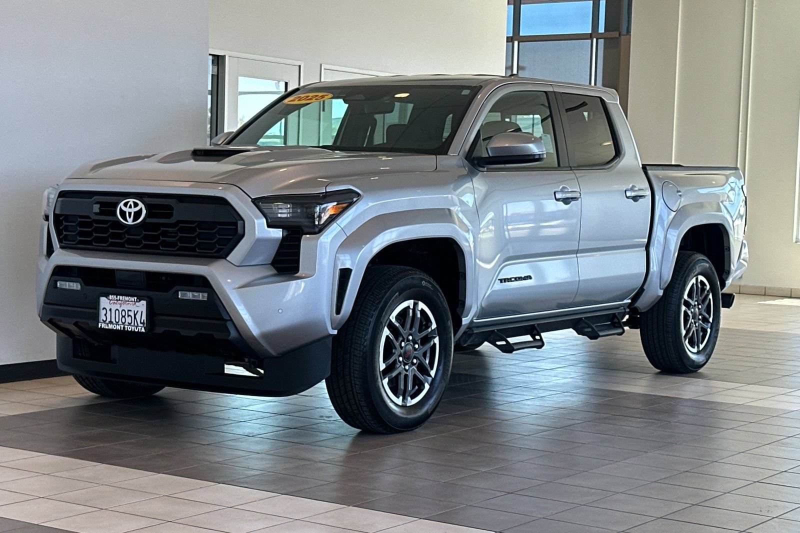 Certified 2025 Toyota Tacoma TRD Sport w/ TRD Sport Upgrade Package AWD/4WD image 8
