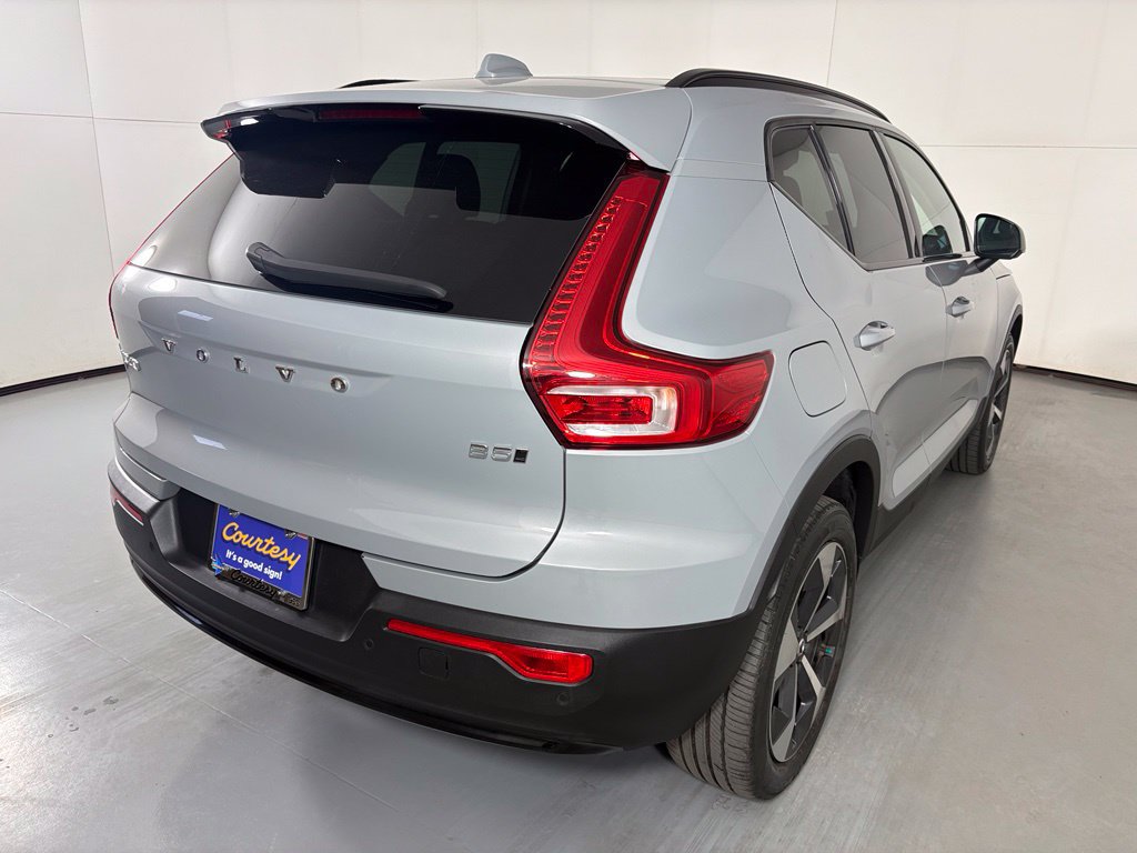 Used 2024 Volvo XC40 B5 Core AWD/4WD image 8