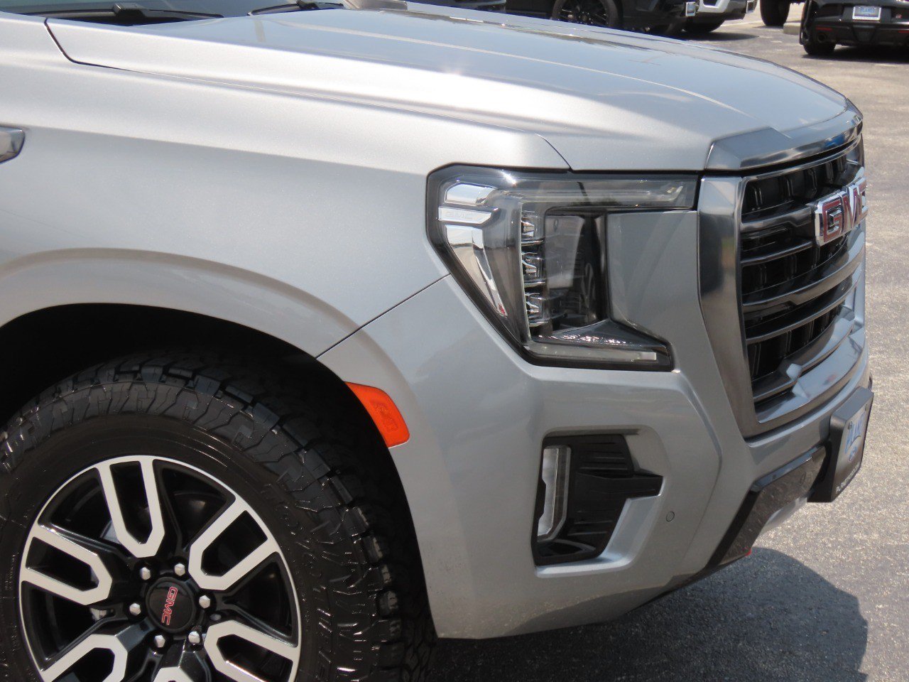 Used 2024 GMC Yukon AT4 w/ Technology Package AWD/4WD image 6