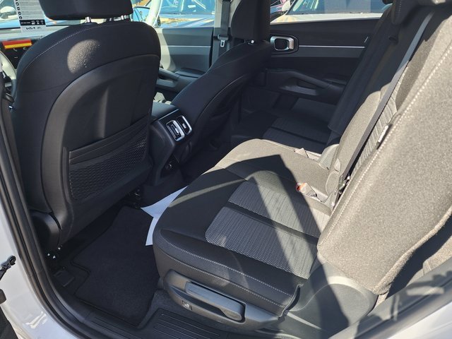 Used 2025 Kia Sorento LX image 11