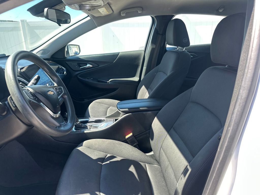 Used 2019 Chevrolet Malibu LT w/ Driver Confidence Package II image 9