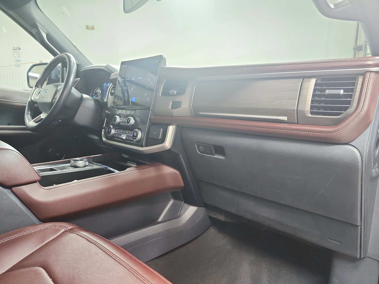 Used 2024 Ford Expedition Limited RWD image 46
