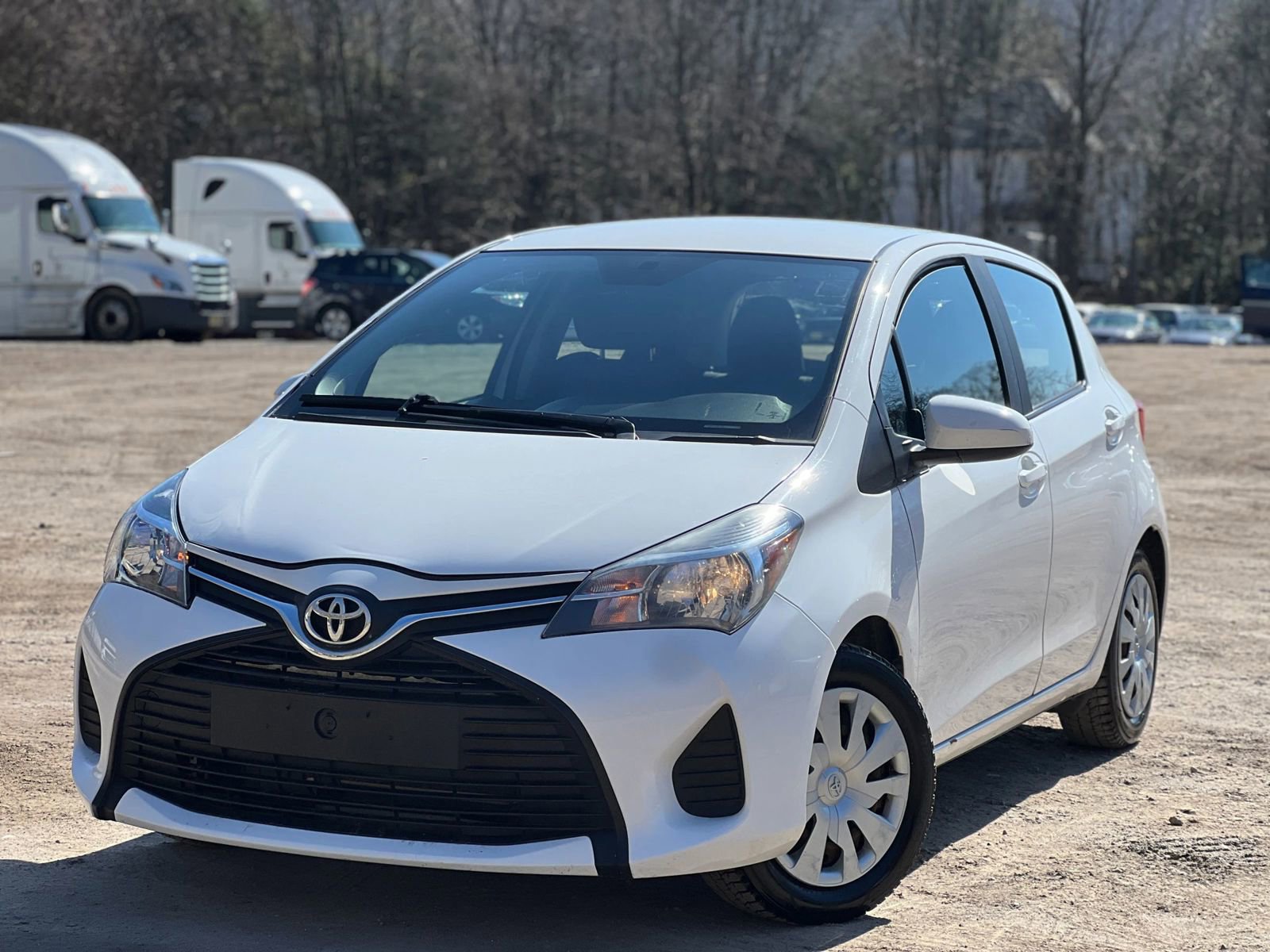 Used 2016 Toyota Yaris L FWD image 2