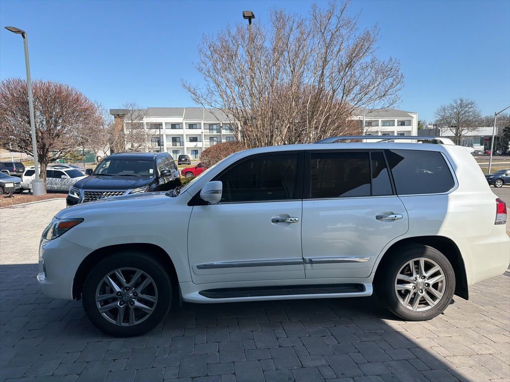 Used 2015 Lexus LX 570 4WD w/ Luxury Package image 21