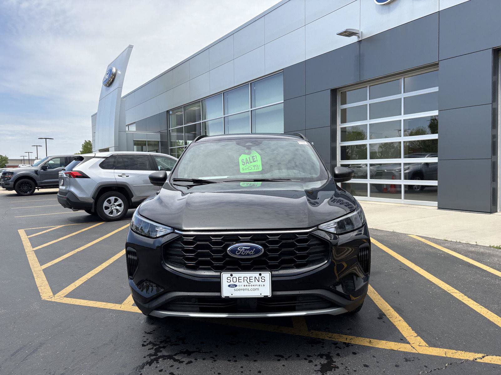 Used 2025 Ford Escape ST-Line AWD/4WD image 2