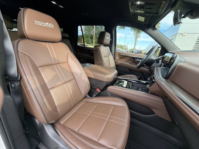 Used 2025 Chevrolet Tahoe High Country AWD/4WD image 25
