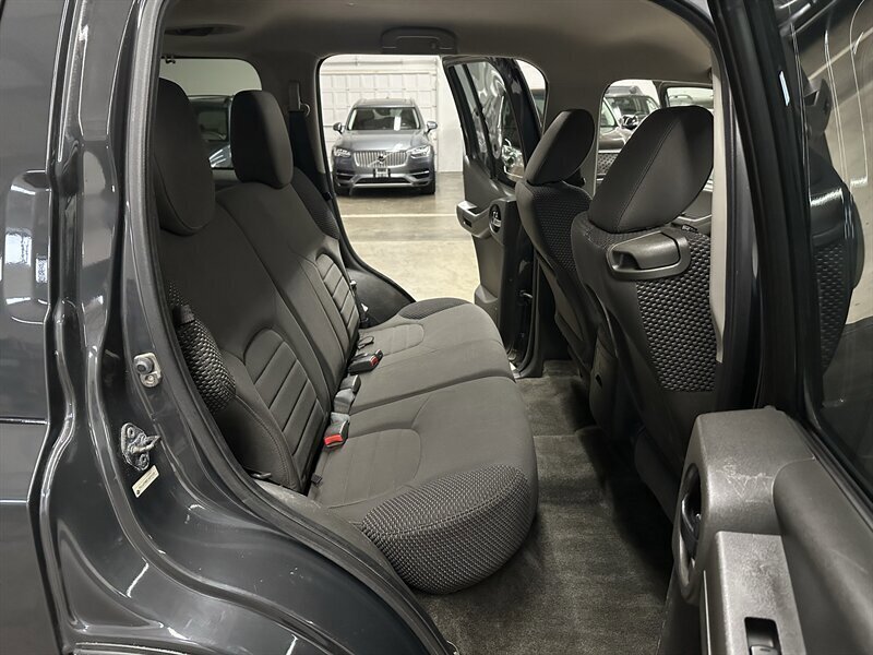 Used 2012 Nissan Xterra PRO-4X AWD/4WD image 16