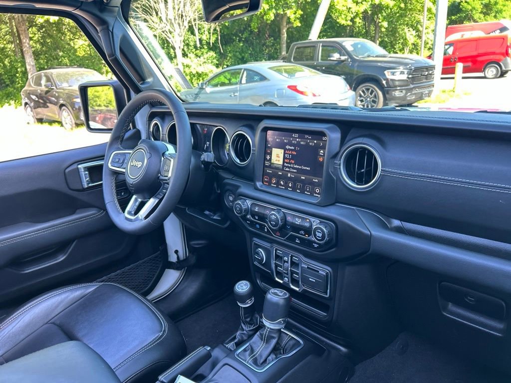 Used 2023 Jeep Wrangler Unlimited Sahara AWD/4WD image 41