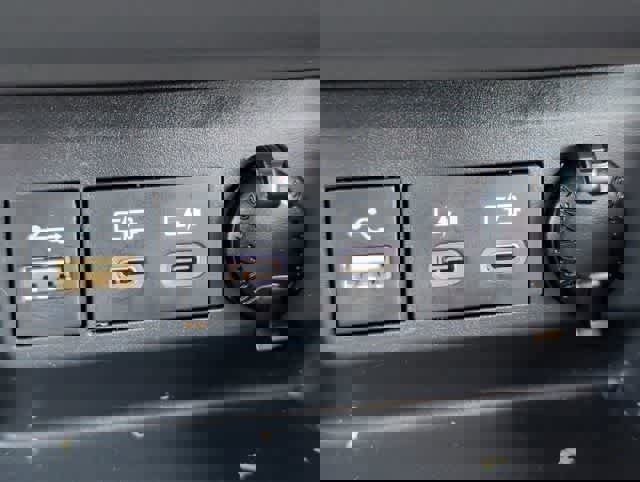 Used 2023 Toyota Highlander L image 26