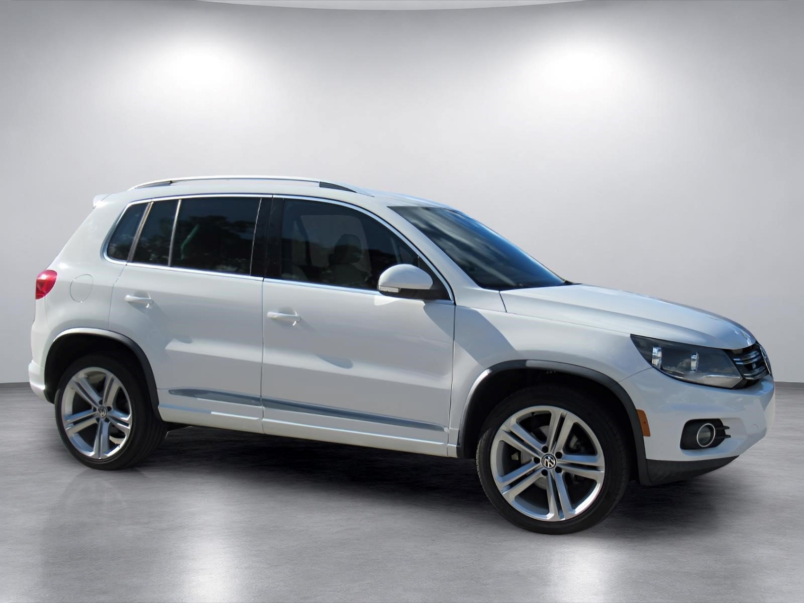 Used 2016 Volkswagen Tiguan R-Line FWD image 2