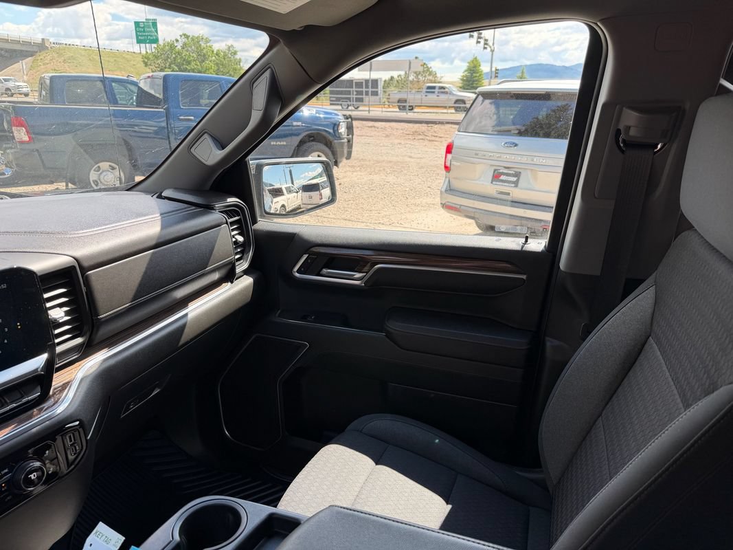 Used 2023 Chevrolet Silverado 1500 LT AWD/4WD image 20