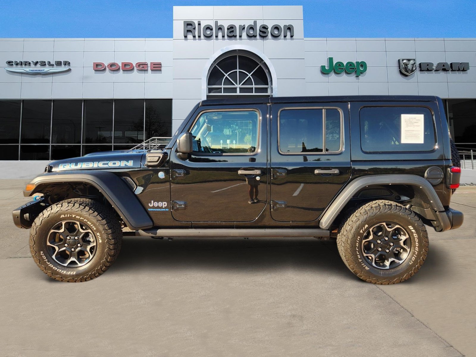 Used 2023 Jeep Wrangler Unlimited Rubicon 4xe w/ Steel Bumper Group AWD/4WD image 3