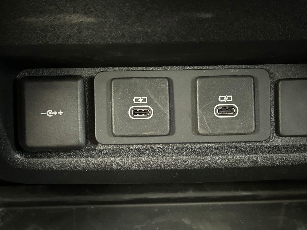 Used 2024 Land Rover Discovery Dynamic SE image 23