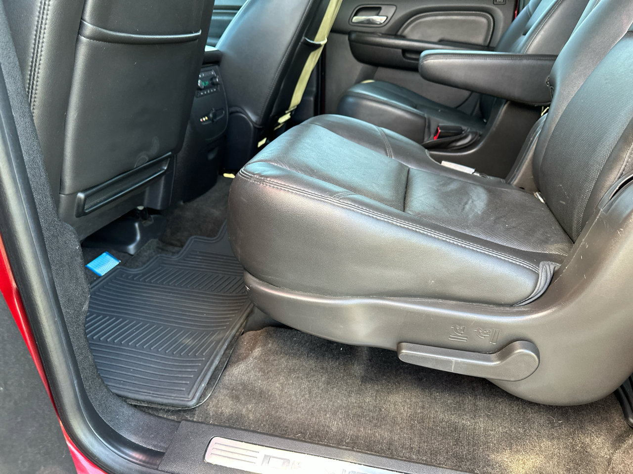 Used 2014 GMC Yukon XL Denali image 19