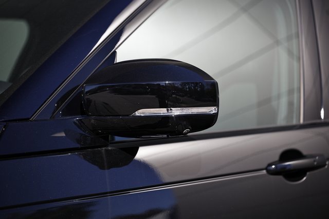 New 2025 Land Rover Discovery Metropolitan Edition image 4