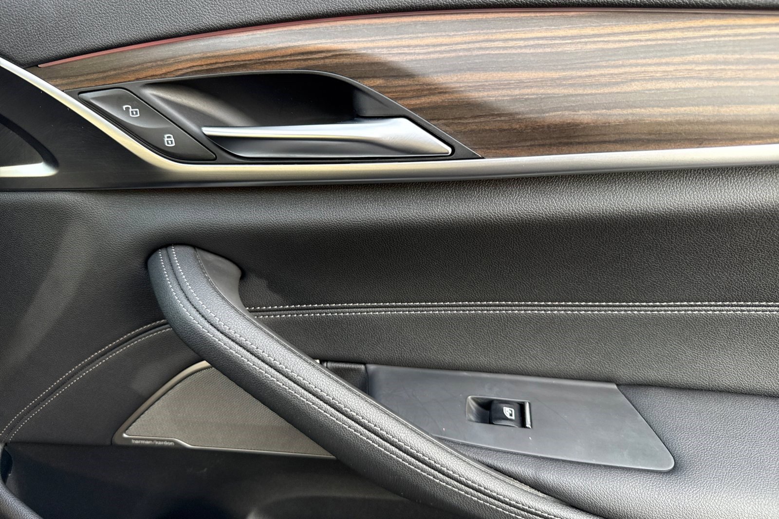 Certified 2023 BMW 530i w/ Premium Package image 21