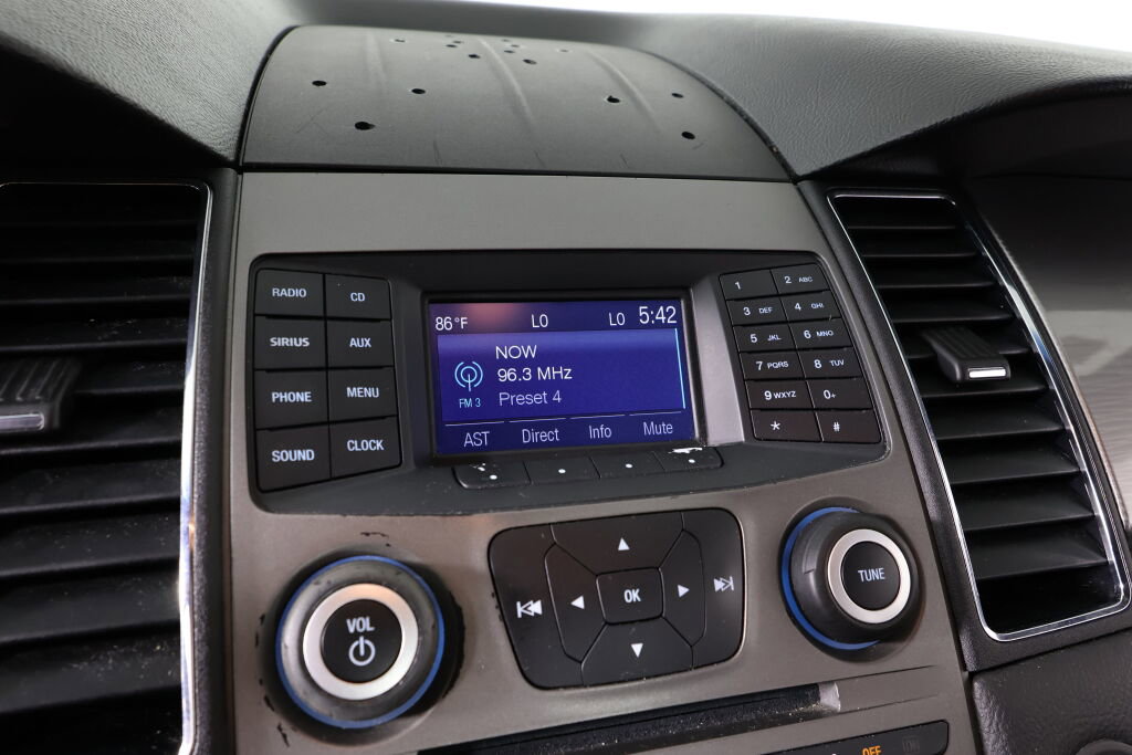 Used 2017 Ford Taurus SEL image 34