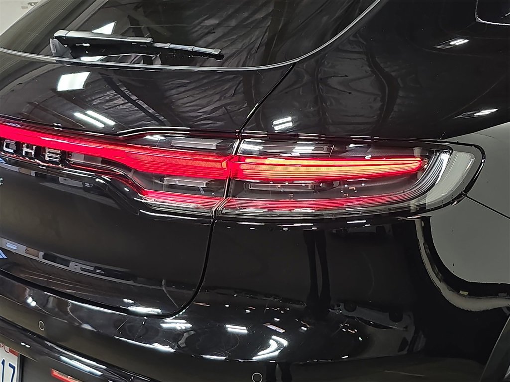 Used 2025 Porsche Macan image 30