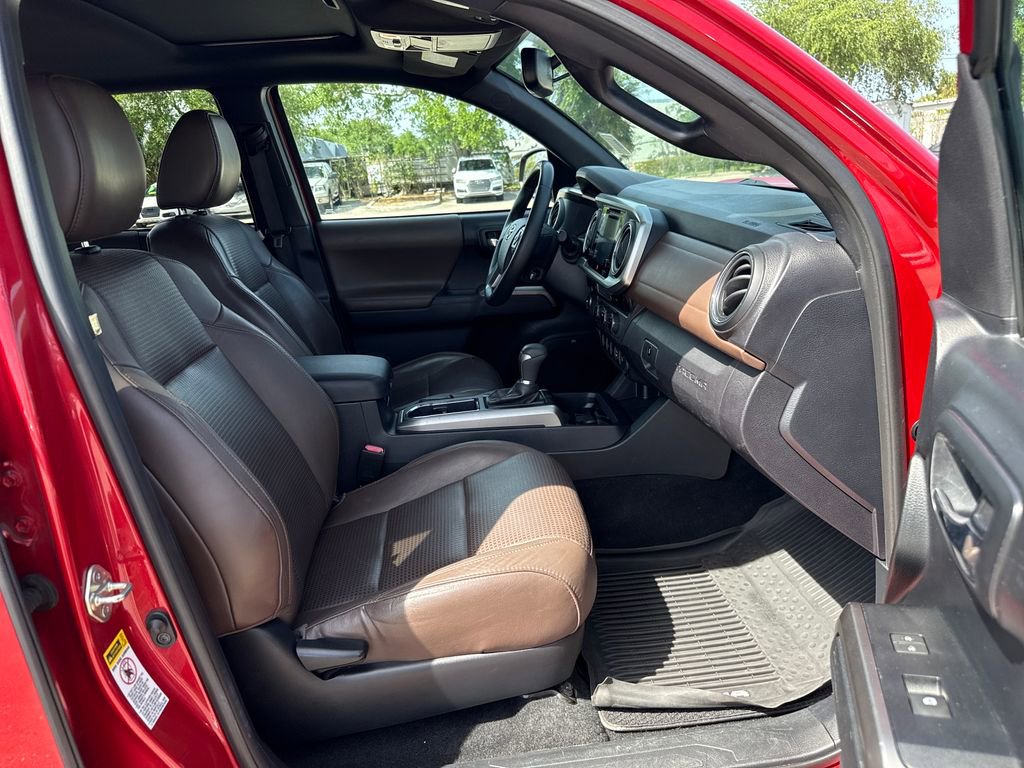 Used 2017 Toyota Tacoma Limited w/ Tow Package image 18