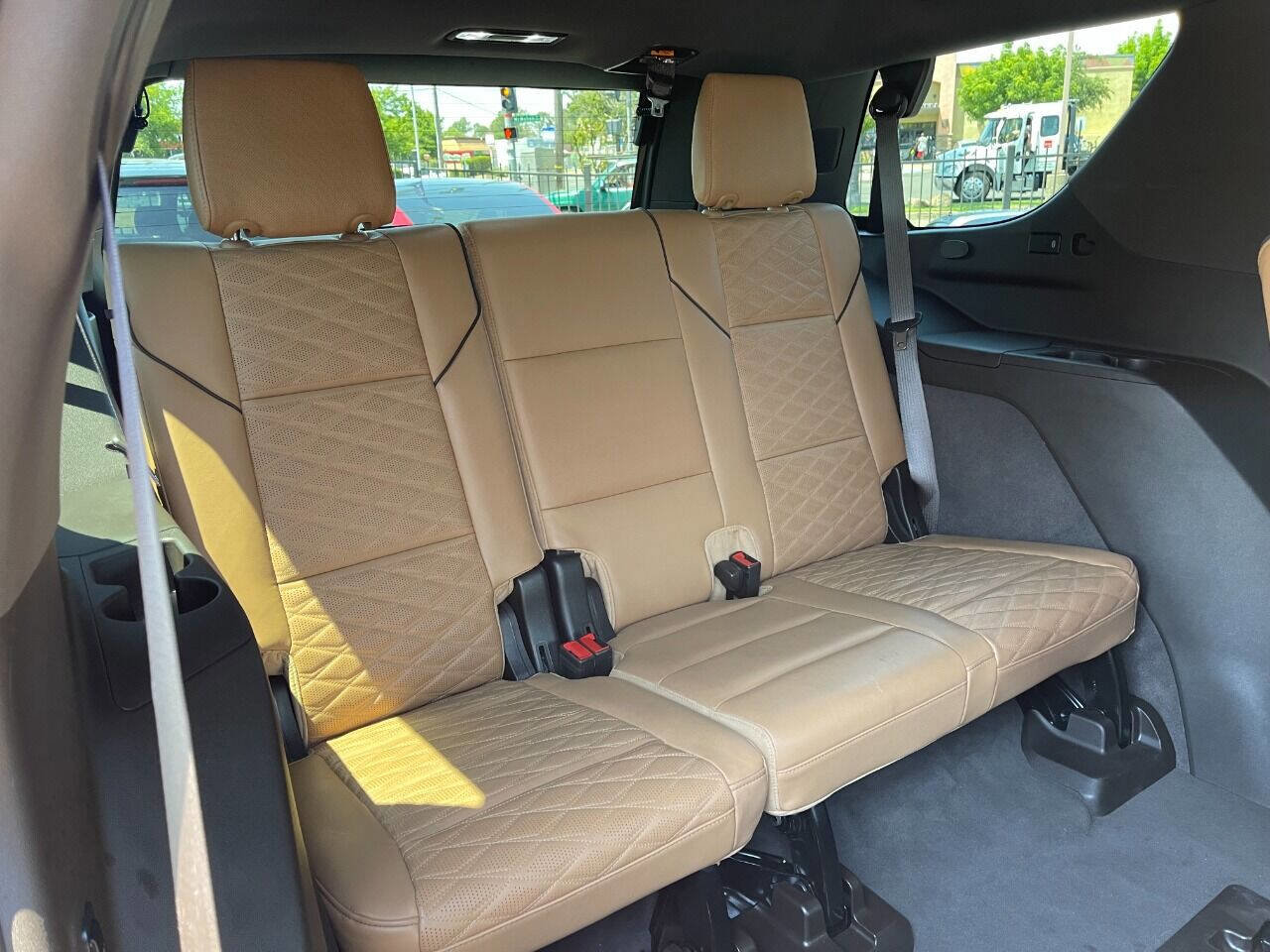 Used 2021 Cadillac Escalade Premium Luxury RWD image 15