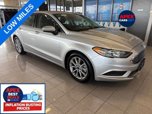 Used 2017 Ford Fusion SE w/ Fusion SE Technology Package image 1
