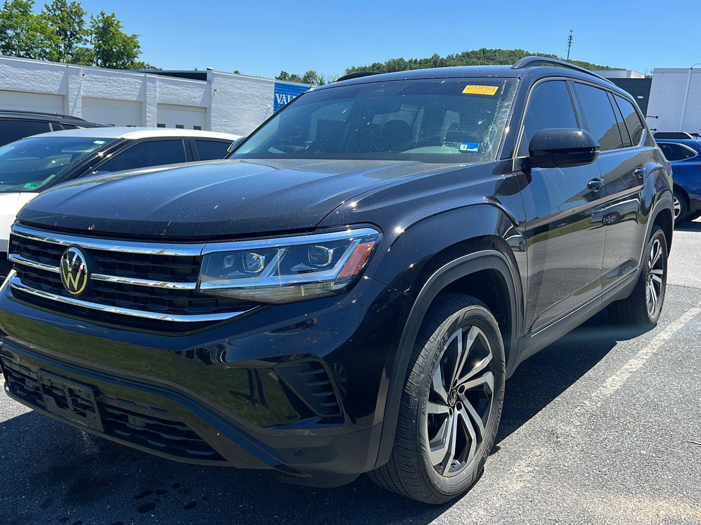 Used 2023 Volkswagen Atlas SEL AWD/4WD image 1